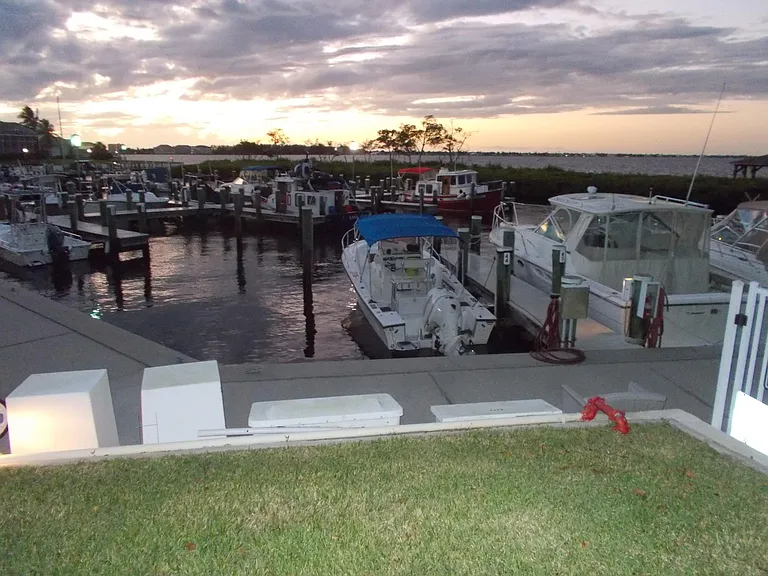 4261 Island Cir #F — Photo 15