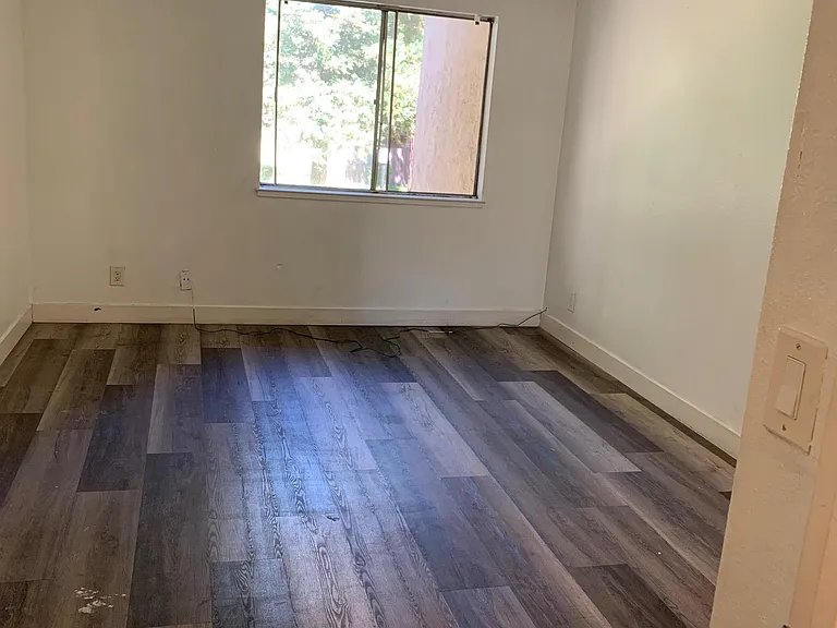 259 N Capitol Ave — Photo 21