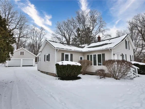 10 Mill Rd, Mendon, NY 14506