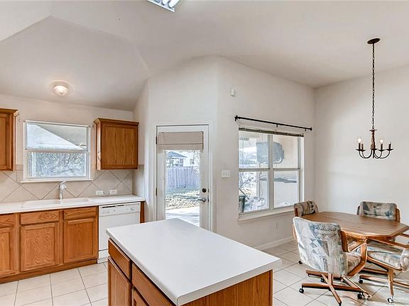 3rd image of 121 Hanstrom Dr