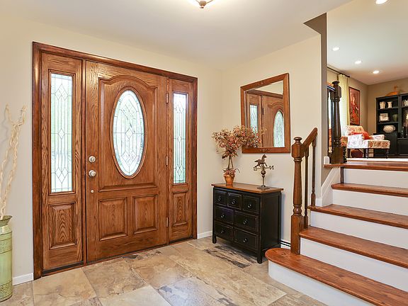 3rd image of 3052 Radcliffe Dr