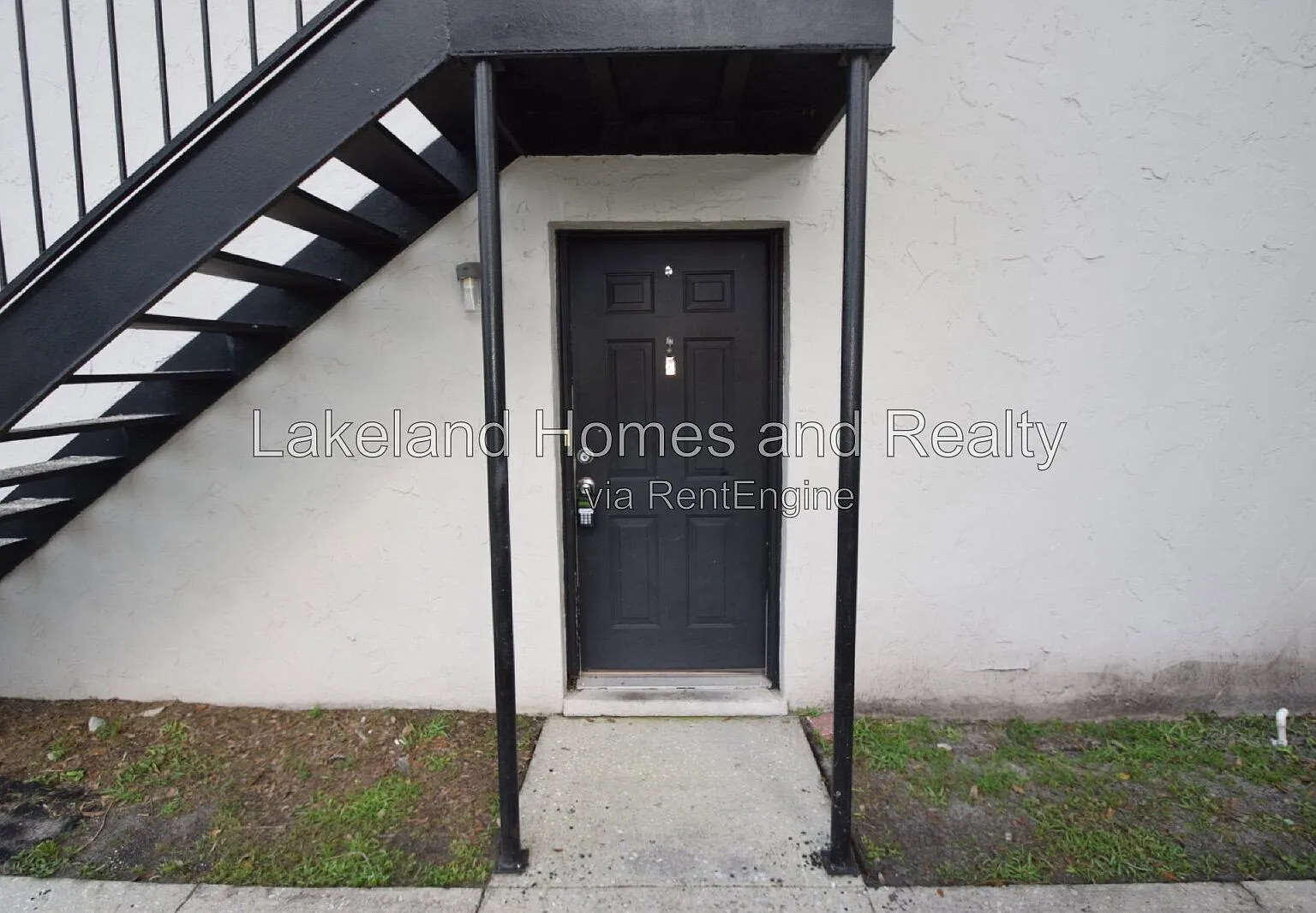 2 bed, 1.0 bath, $1,195 — Photo 2
