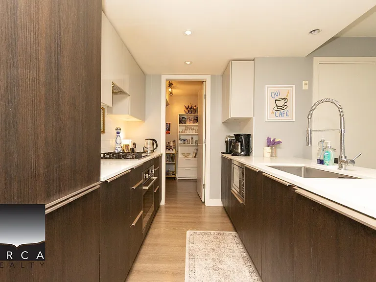 1588 Hastings St E #210 — Photo 6