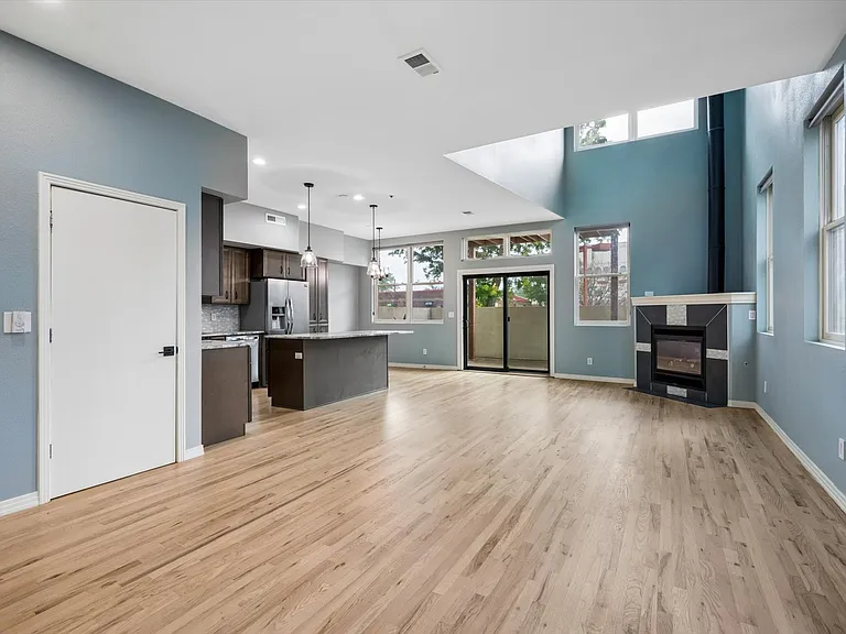 225 N Lincoln St #6 — Photo 18