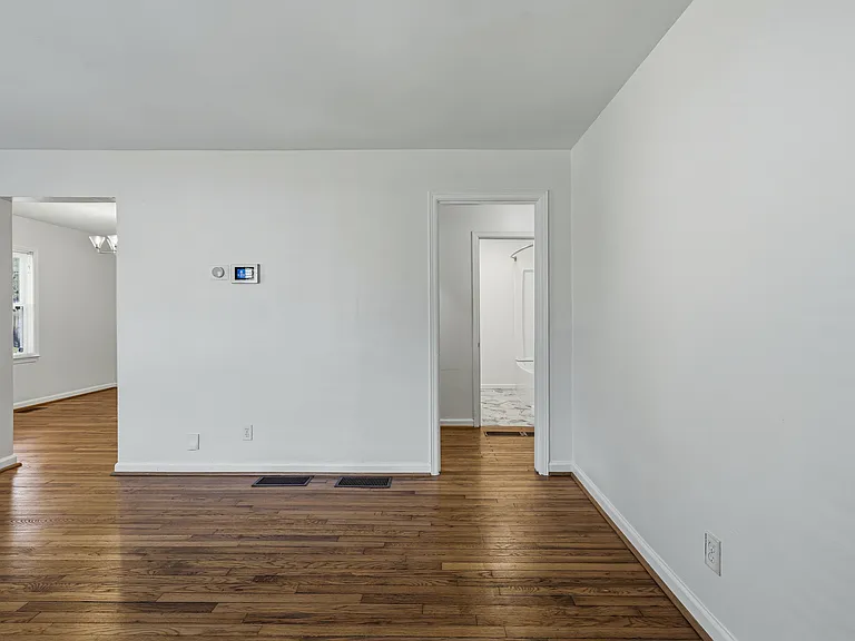 2583 Joyce Ave — Photo 7