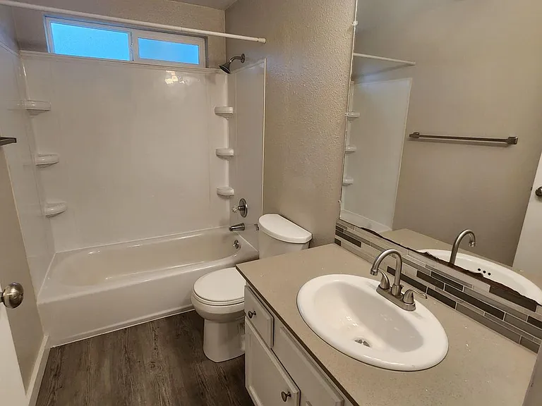1505 Moore St — Photo 9