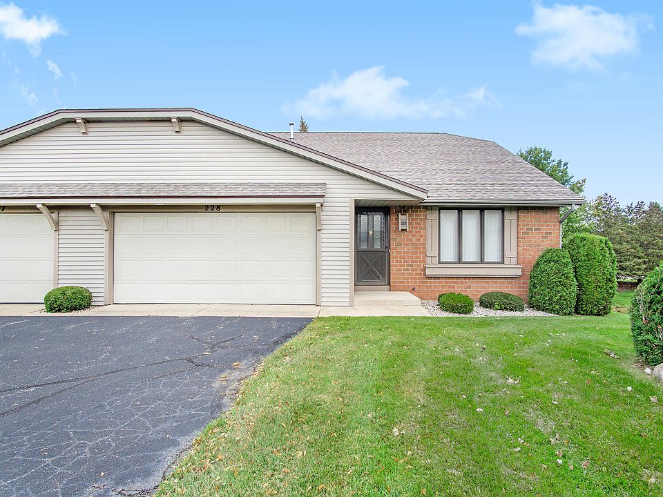 1st image of 228 Parkside Dr