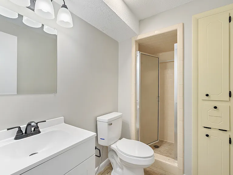 105 Windcreek Ln — Photo 36