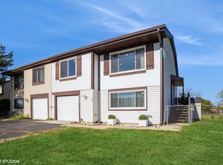 2052 Mallard Ln, Hanover Park, IL 60133