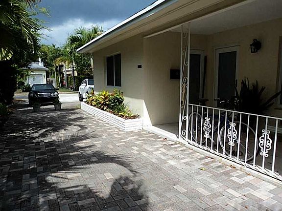 3rd image of 644 NE 17th Way