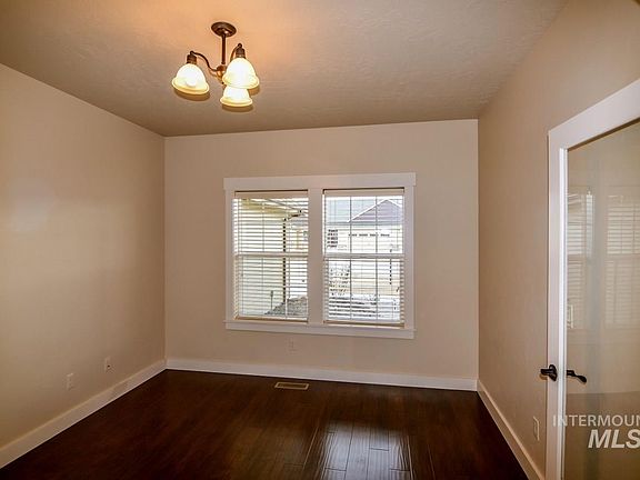 5th image of 3922 Raintree Dr