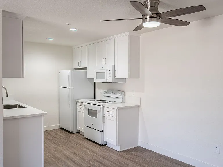 Sycamore Hills Village Apartments — Photo 17