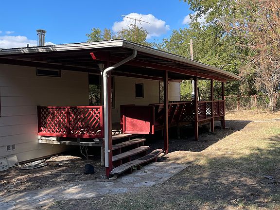 3rd image of 2301 Suzanne Ln