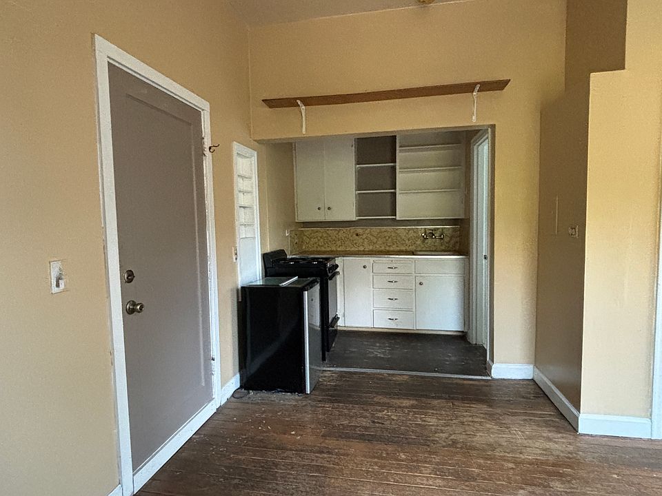 2nd image of 503 Puget St NE APT 12