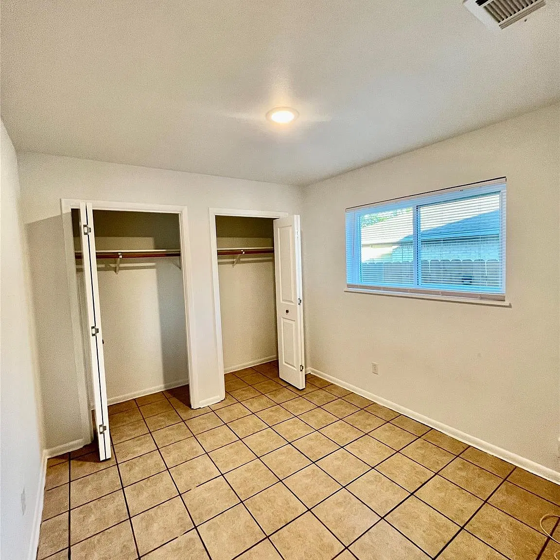 3 bed, 2.0 bath, 1090 sqft, $1,600 — Photo 4