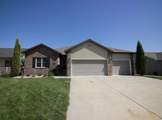 8850 Berg Dr, Lincoln, NE 68505