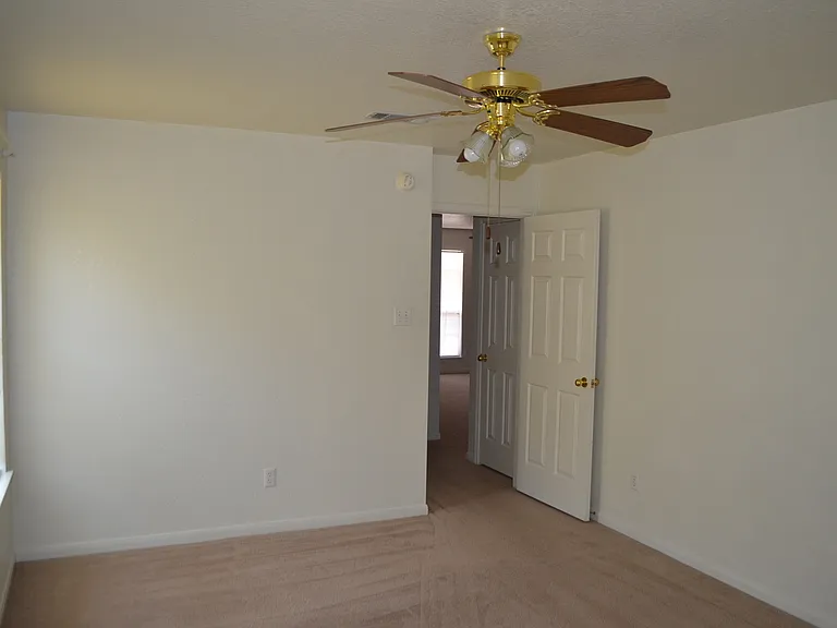 2204 Wildewood Dr — Photo 34