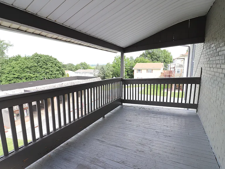 517 E Main St — Photo 25