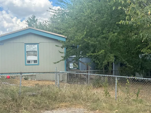 2751 Breezewood Ln, Lancaster, TX 75146