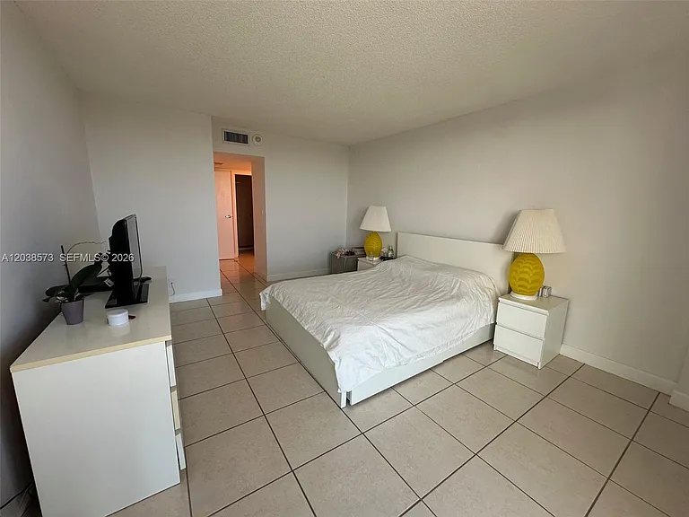 100 Bayview Dr #823 — Photo 6