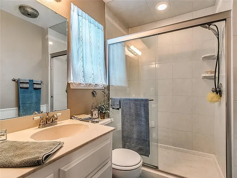 2308 Houston Ave — Photo 10