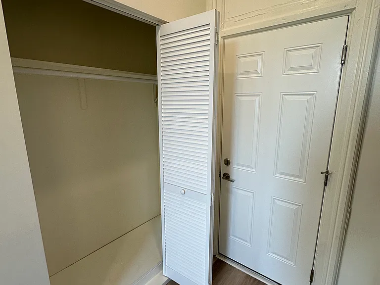 930 Summit Ave #1 — Photo 9