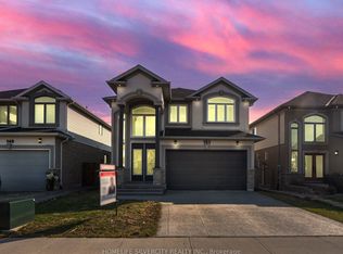 153 Medici Ln, Hamilton, ON L9B 0G7