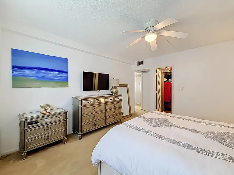 2121 NE 68th St #109 — Photo 37
