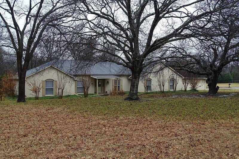 1st image of 1206 Green Valley Ln