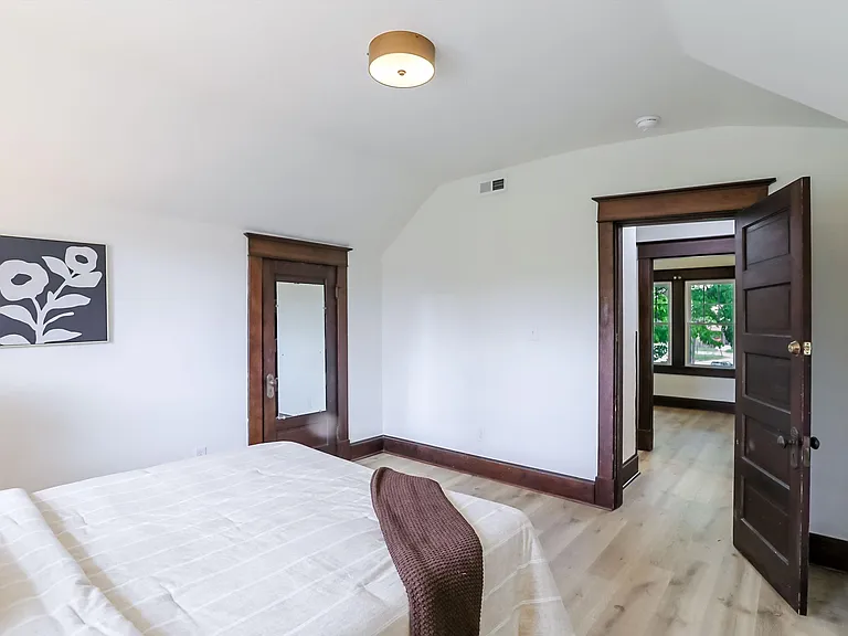 910 Sanders St — Photo 30
