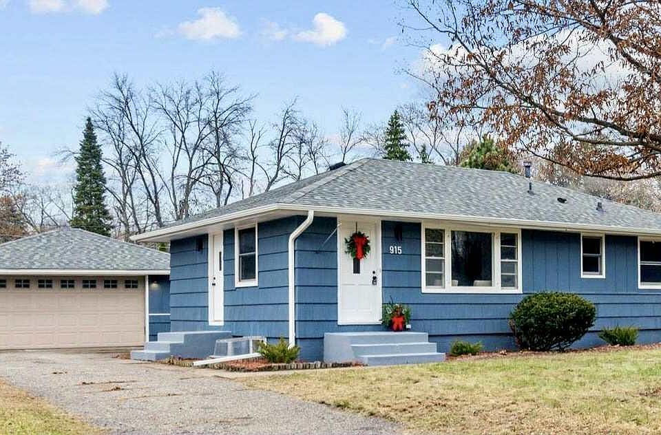 1st image of 915 112th Ave NW