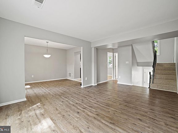 3rd image of 9328 Humphries Dr