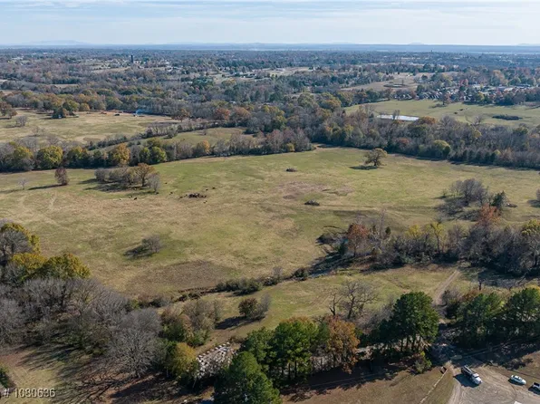 2 Spradley Rd, Van Buren, AR 72956