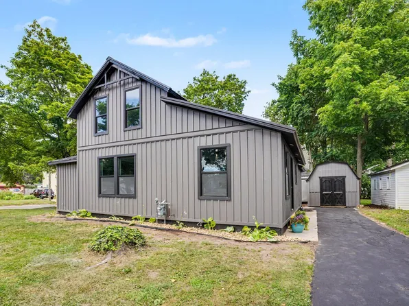 216 W Cushman St, Three Rivers, MI 49093