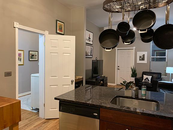 4th image of 1031 N Paulina St APT 1R