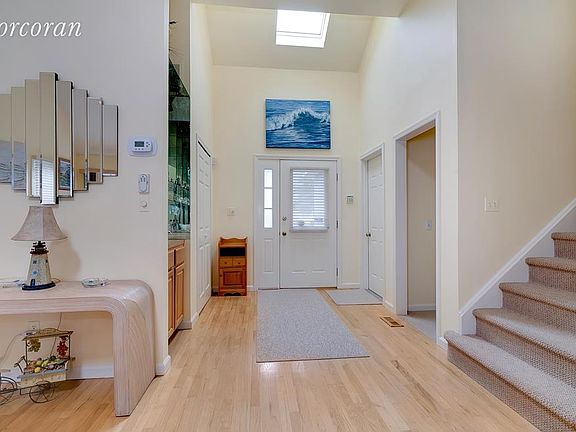 2nd image of 4 Brittany Ln