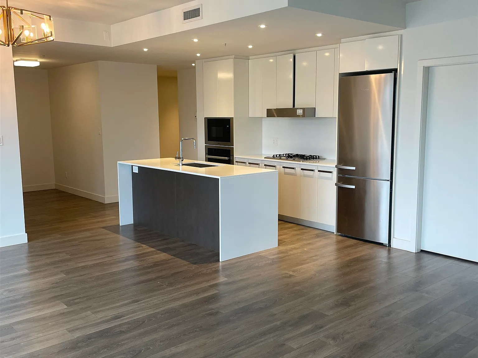 2 bed, 1223 sqft, $3,600 — Photo 2