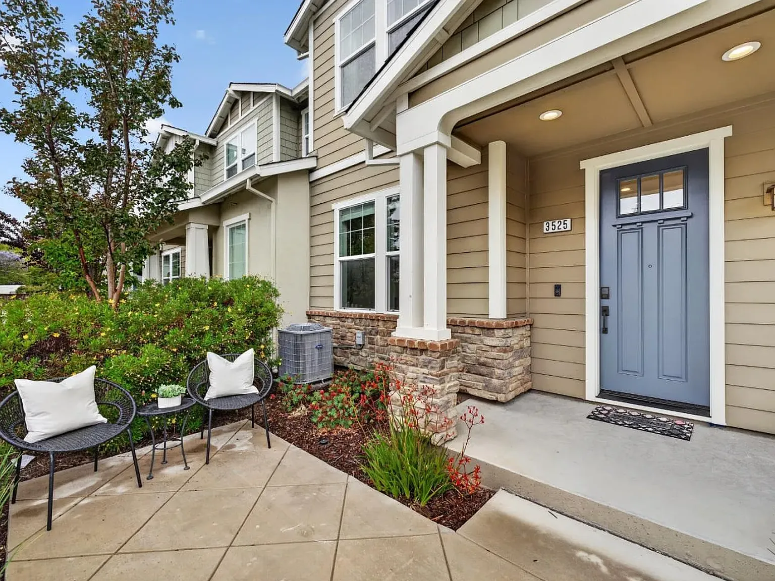 3 bed, 2.0 bath, 1684 sqft, $4,000 — Photo 2