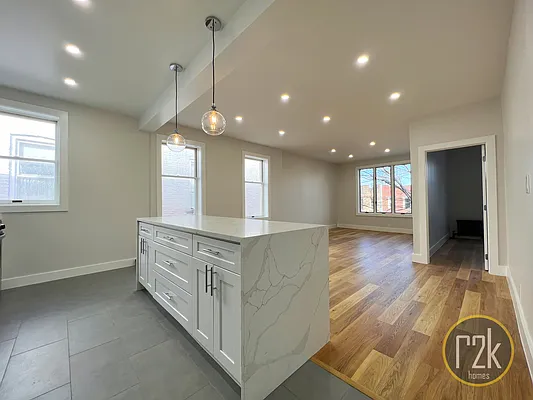 Rented by Realty 2000 Corp | media 8