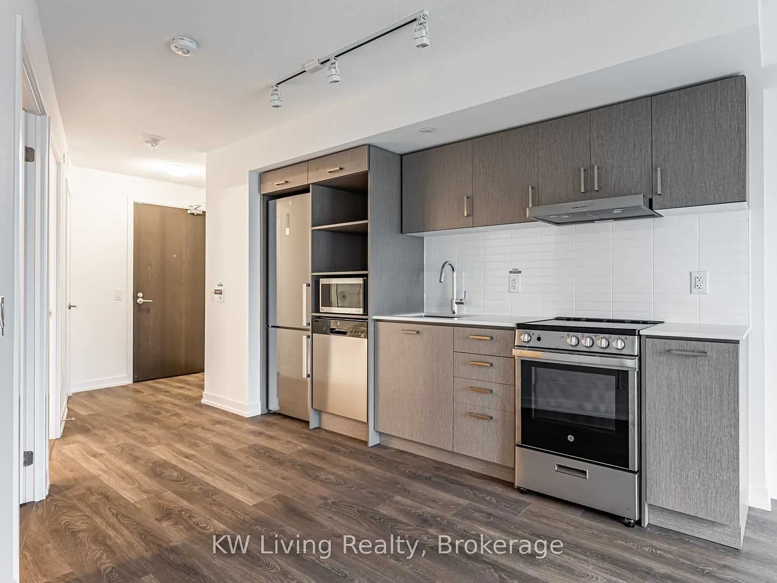 2 bed, $2,500 — Photo 2