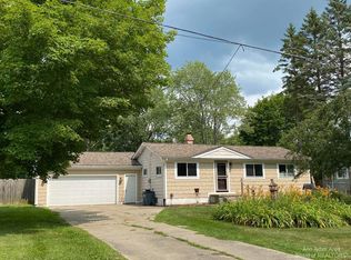 5531 Robin Dr, Grand Blanc, MI 48439
