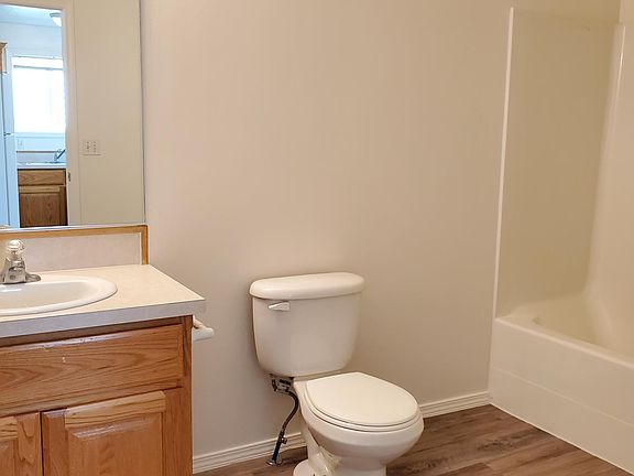 4th image of 230 W Anderson St APT 2