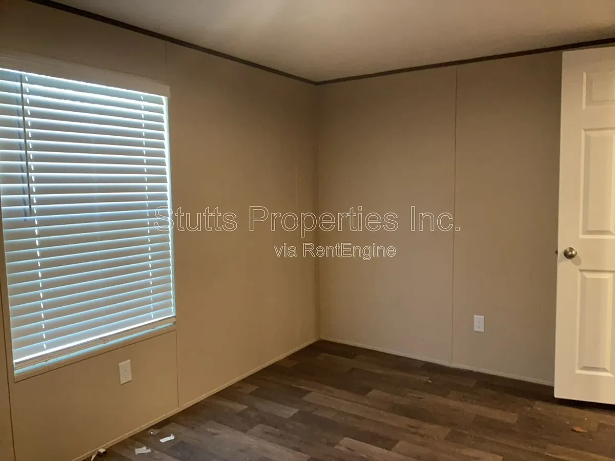 Building Photo - 2295 River Rd #16