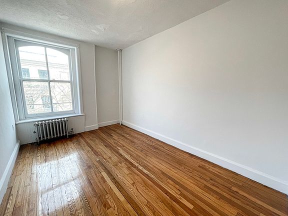 3rd image of 10 Columbia Pl APT C73