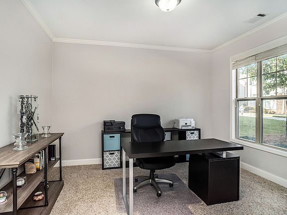 5th image of 729 Park Manor Dr SE