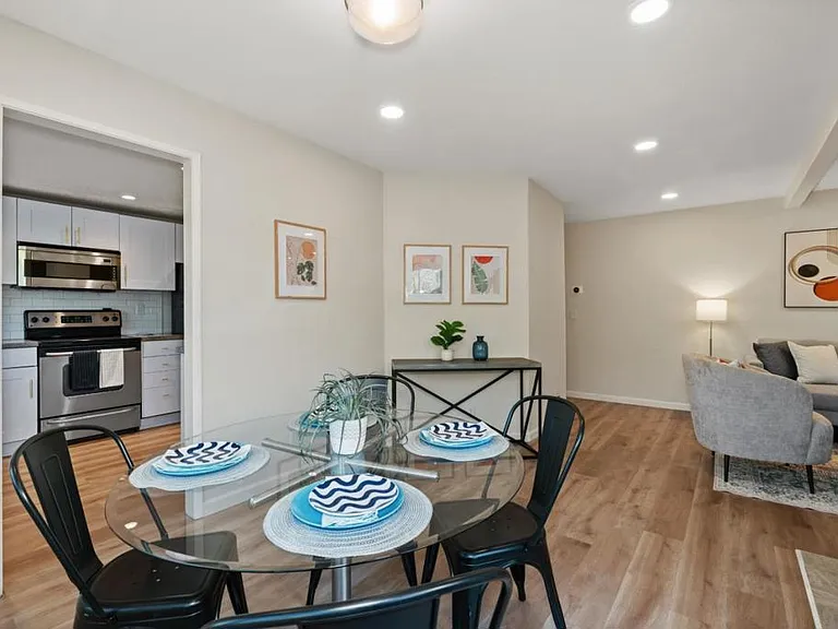 1545 Camden Village Cir — Photo 16
