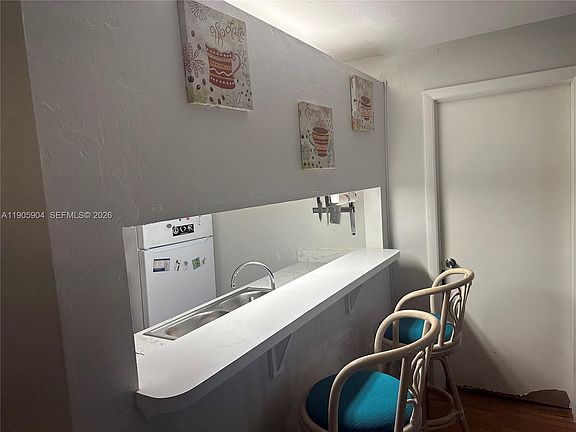 5th image of 4000 SW 23rd St APT 2-301