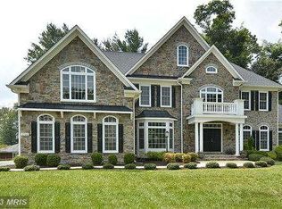 2900 Dorian Dr, Oakton, VA 22124