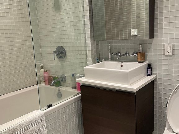 5th image of 427 E 12th St APT 4A