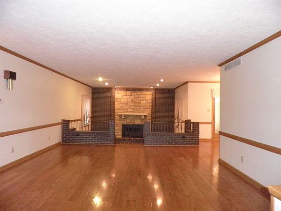 4th image of 4017 Mission Dr